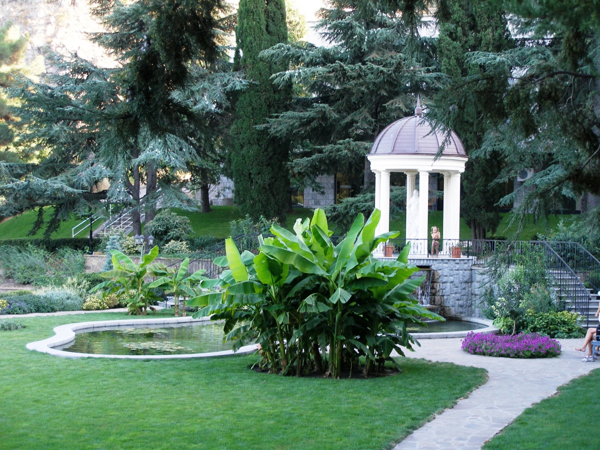 Парк в романтическом стиле на берегах Тавриды